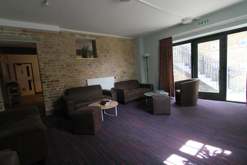 Yha Medway Hostel Gillingham  Exterior foto