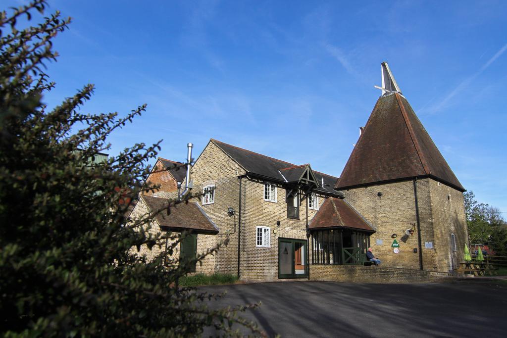 Yha Medway Hostel Gillingham  Exterior foto