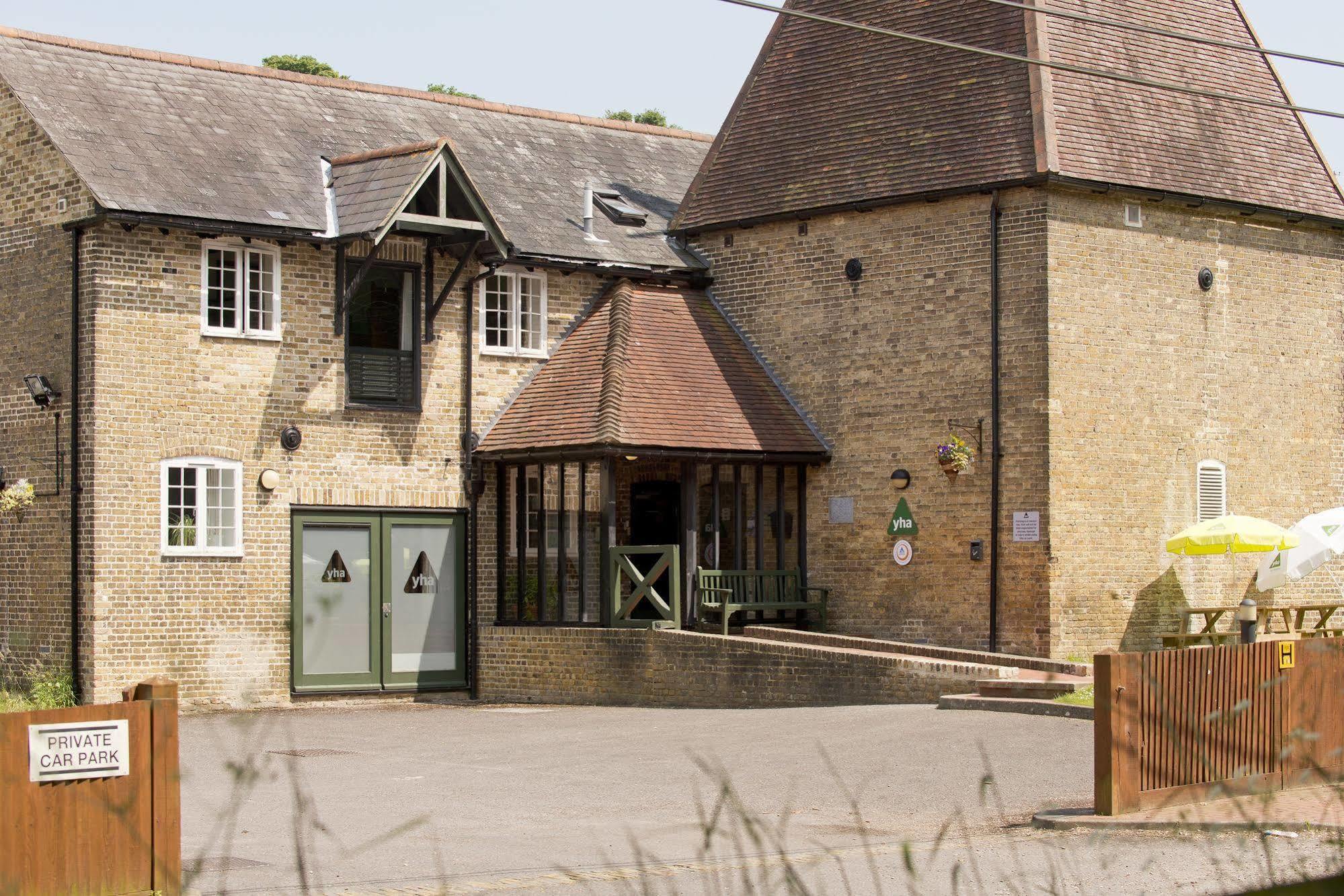 Yha Medway Hostel Gillingham  Exterior foto