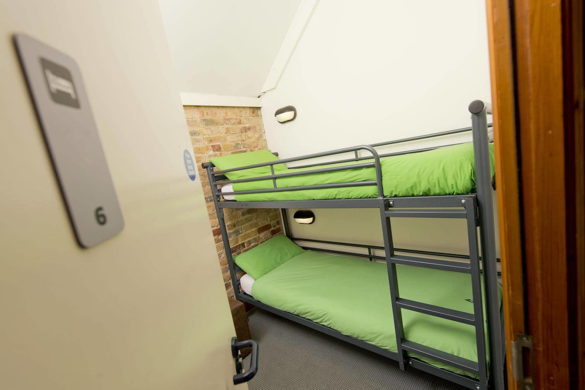 Yha Medway Hostel Gillingham  Exterior foto