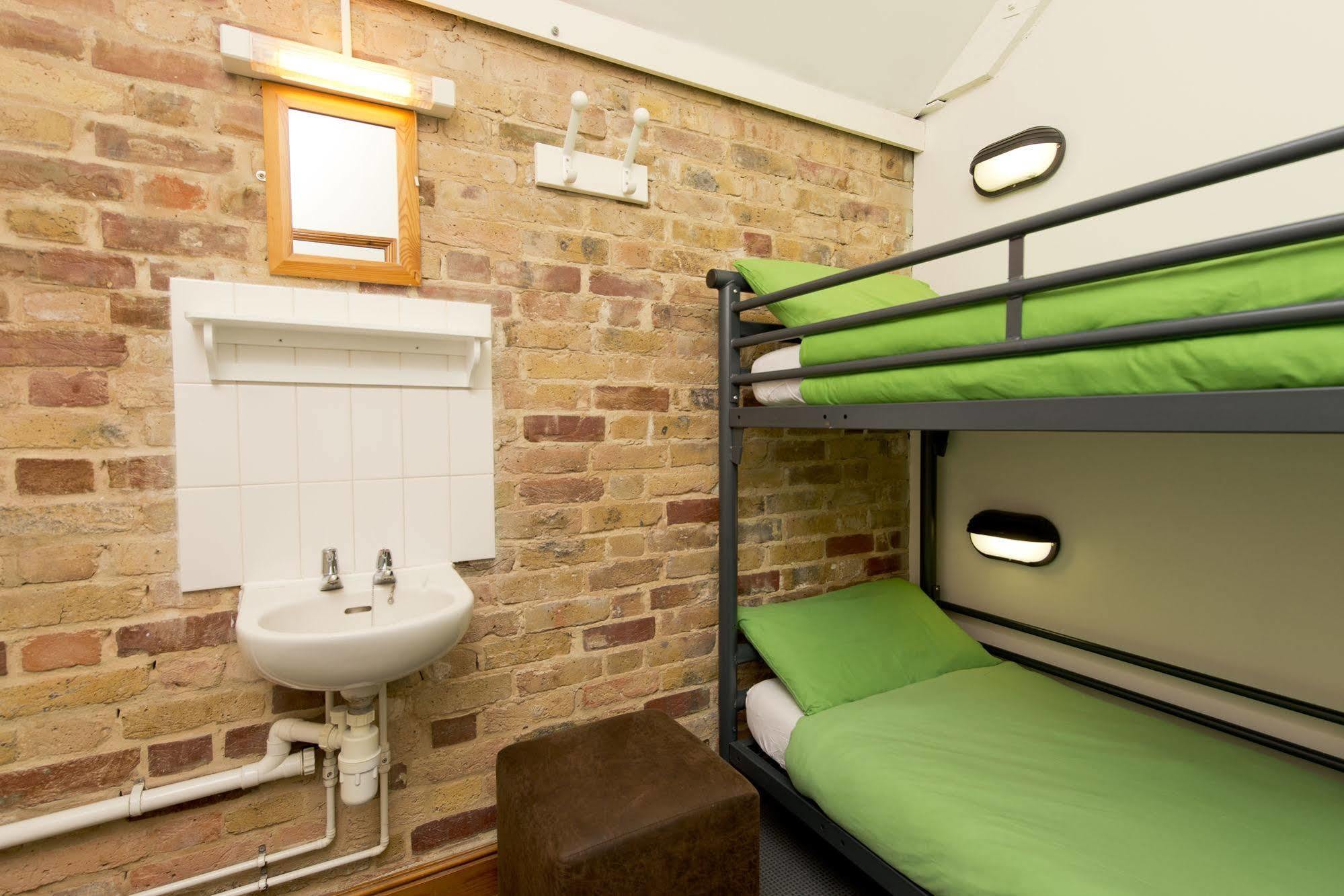 Yha Medway Hostel Gillingham  Exterior foto