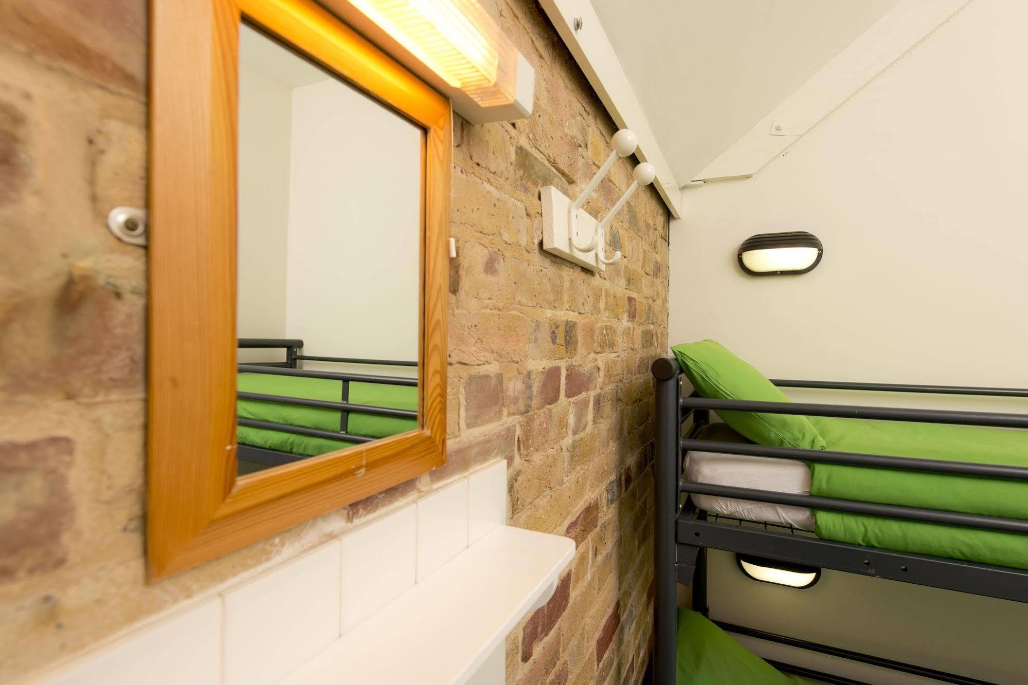 Yha Medway Hostel Gillingham  Exterior foto