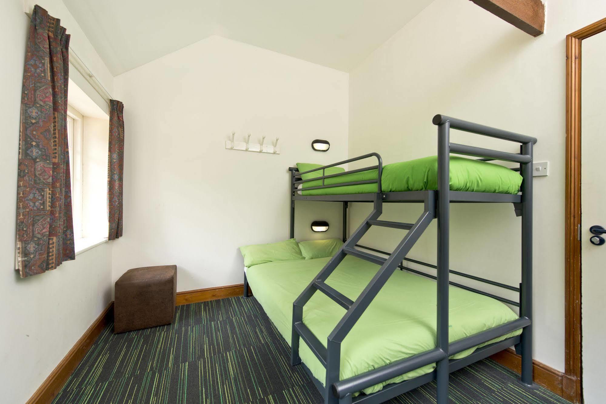 Yha Medway Hostel Gillingham  Exterior foto