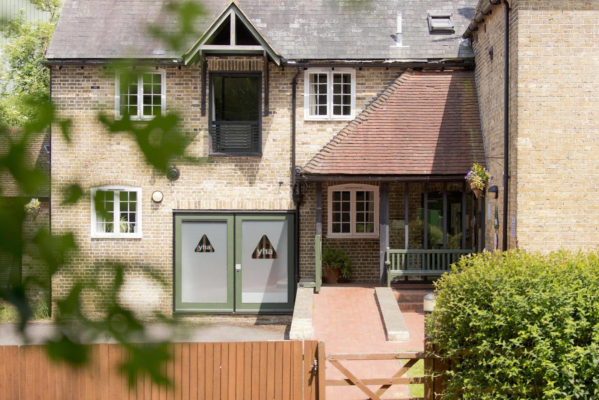 Yha Medway Hostel Gillingham  Exterior foto