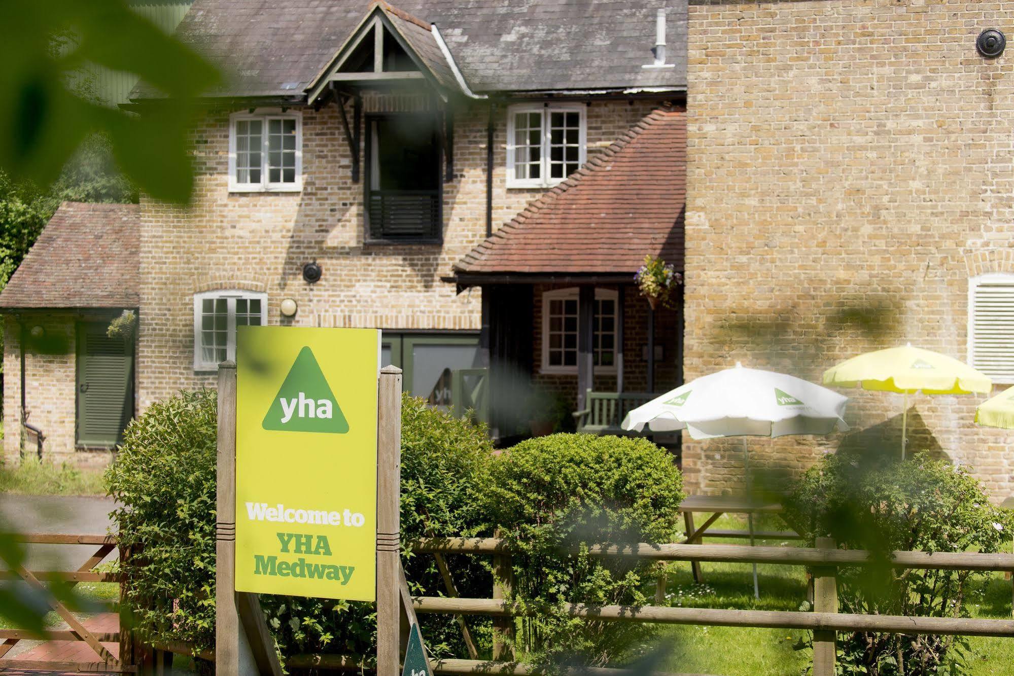 Yha Medway Hostel Gillingham  Exterior foto