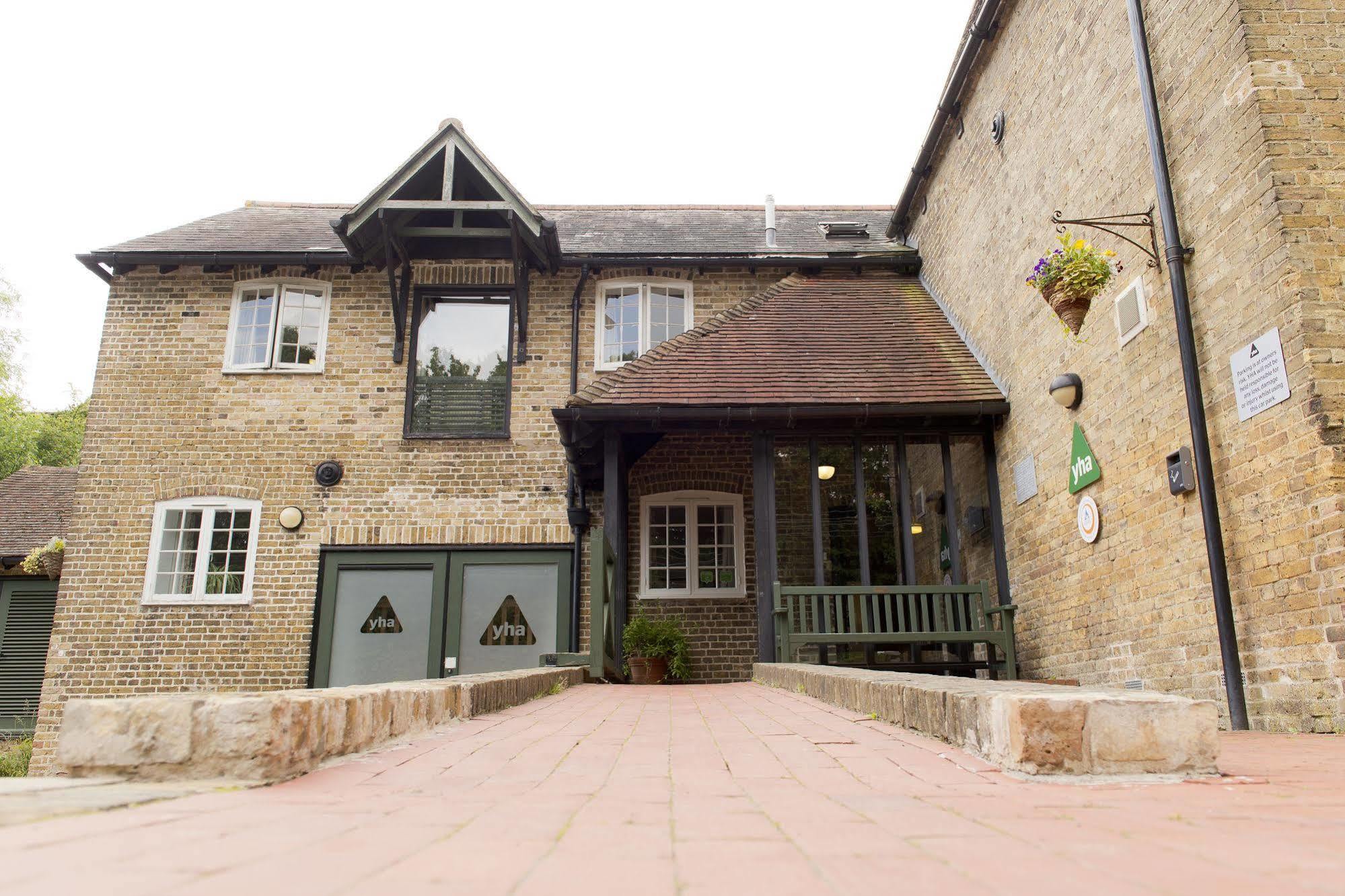 Yha Medway Hostel Gillingham  Exterior foto